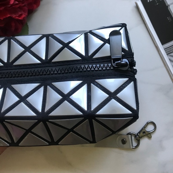 Metallic Silver Geometric Make Up Bag Case - Picture 5 of 7